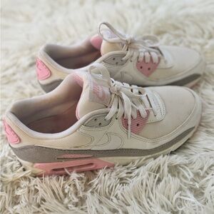 Women’s Nike Air Max 90